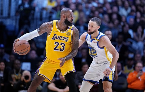 体育娱乐-赛季开始前ESPN预测湖人西部第13&amp;勇士第1 如今湖人第3&amp;勇士第10