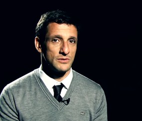 华体会app官网下载ios-每体：贝莱蒂现场观看巴萨篮球队比赛，受到球迷鼓掌致敬