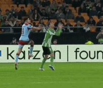 华体会体育app-赔了儿子又折兵 范佩西目睹儿子重伤被担架抬下场